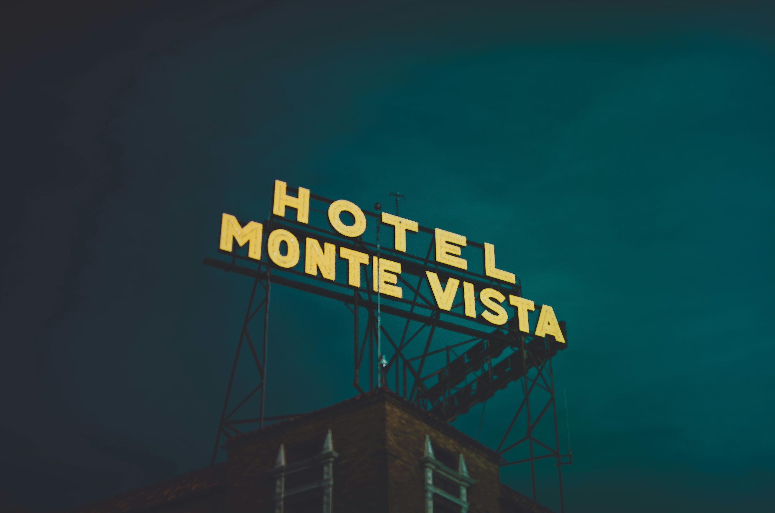 The Impact of Reviews and Ratings on Travel Accommodation Choices