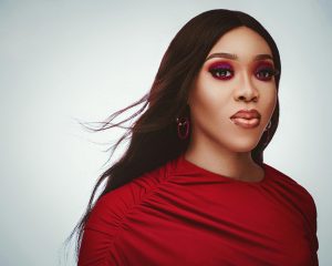 Dressing for Different Face Shapes: Flattering Necklines and Accessories