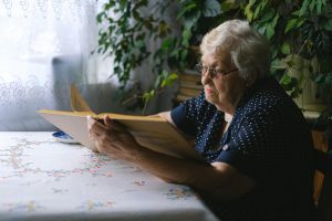 The End of Grade Levels? Age-Independent Learning Approaches