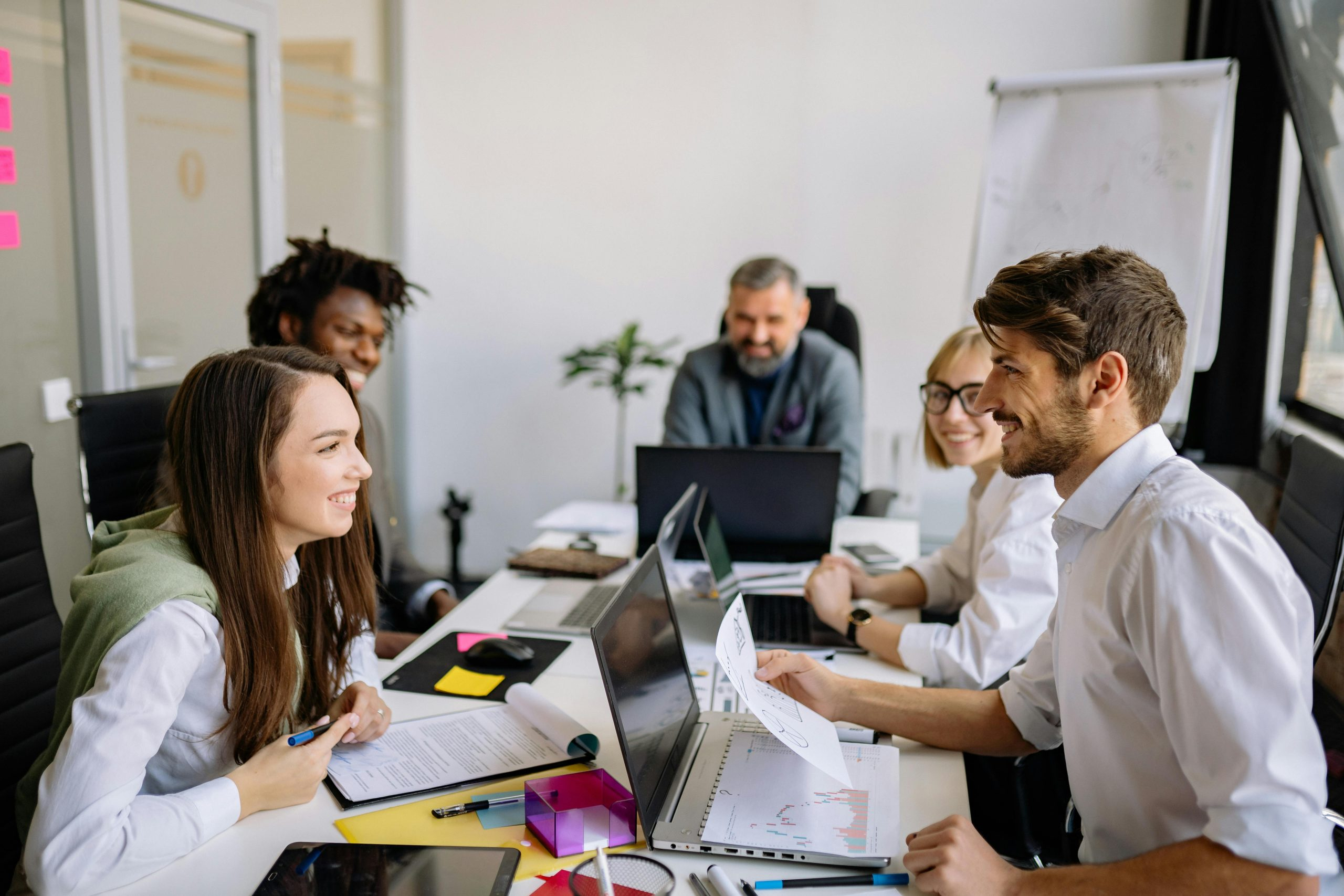 The Art of Professional Networking in Virtual Environments